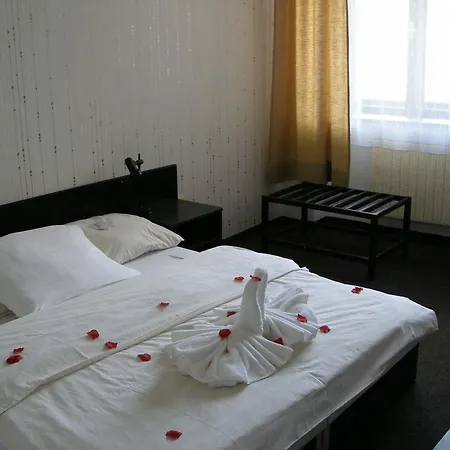 Pyramida Hotell