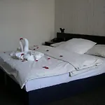 Pyramida فندق 2*